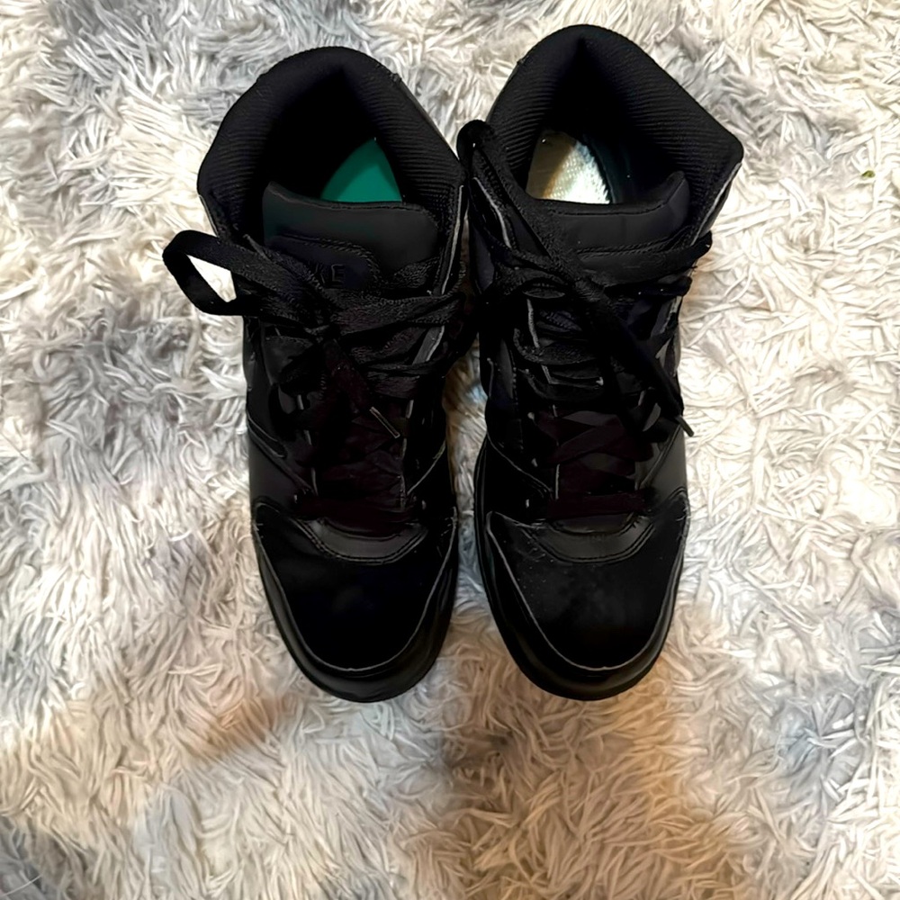 Nike Full Black Court Borough Mid size 9.5
